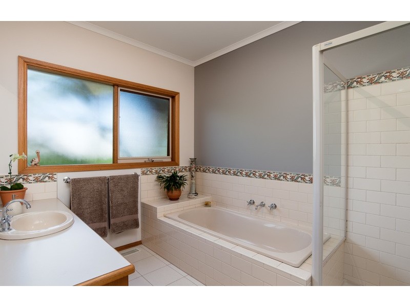 5 Fielden Close, Mooroolbark VIC 3138