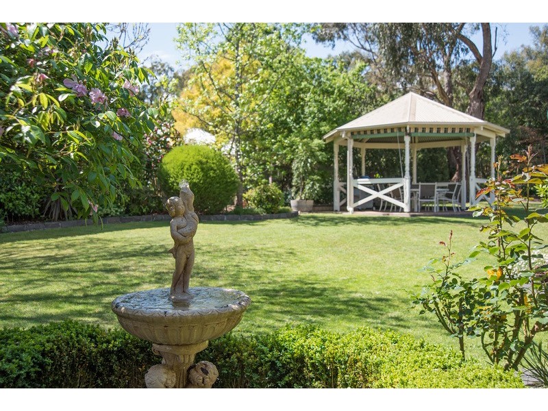 5 Fielden Close, Mooroolbark VIC 3138