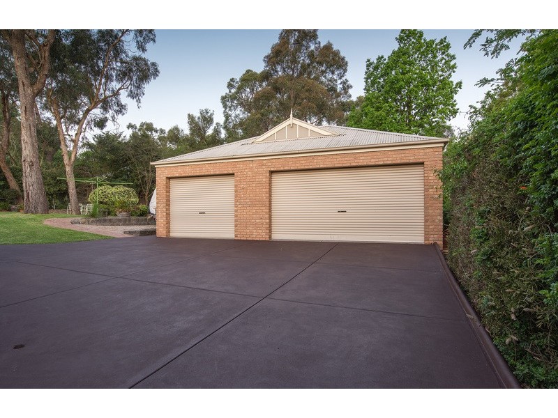 5 Fielden Close, Mooroolbark VIC 3138