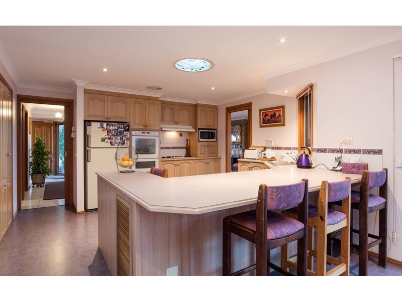 15 Greenbank Drive, Mooroolbark VIC 3138