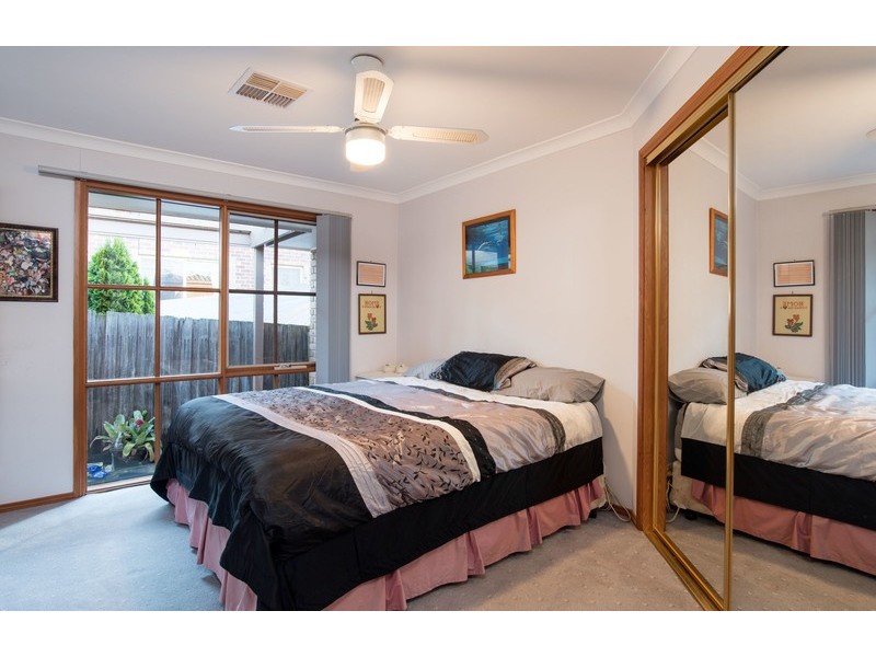 15 Greenbank Drive, Mooroolbark VIC 3138