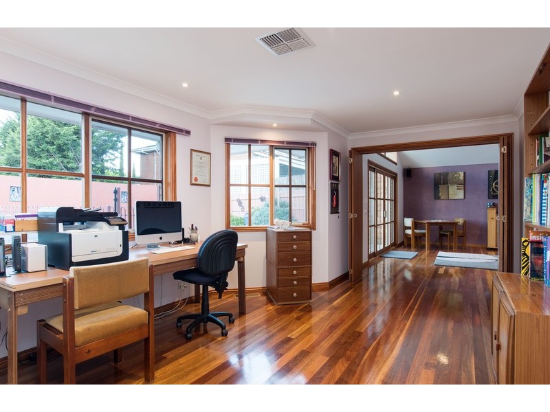 15 Greenbank Drive, Mooroolbark VIC 3138