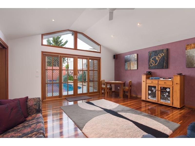 15 Greenbank Drive, Mooroolbark VIC 3138