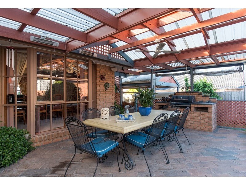 15 Greenbank Drive, Mooroolbark VIC 3138