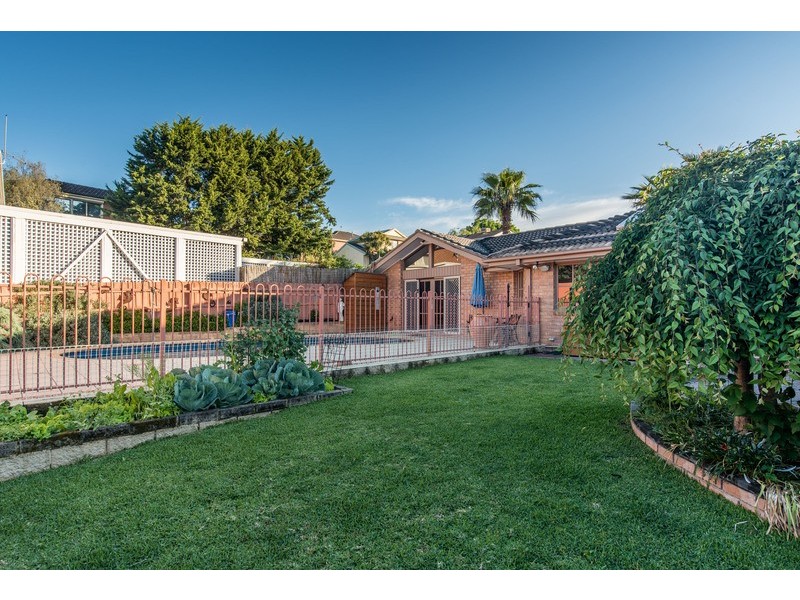 15 Greenbank Drive, Mooroolbark VIC 3138