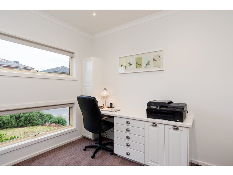 37 Larbert Road, Mooroolbark VIC 3138
