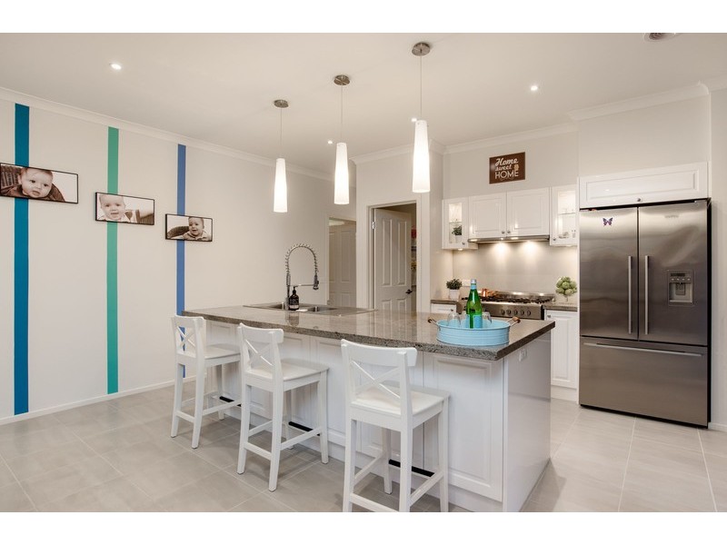 37 Larbert Road, Mooroolbark VIC 3138