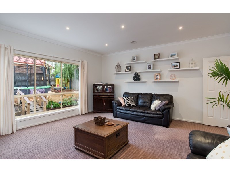37 Larbert Road, Mooroolbark VIC 3138