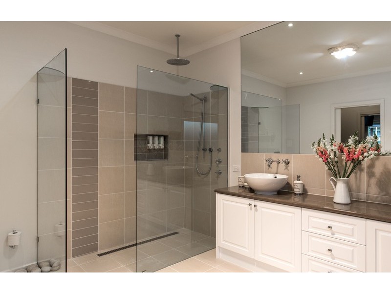 37 Larbert Road, Mooroolbark VIC 3138