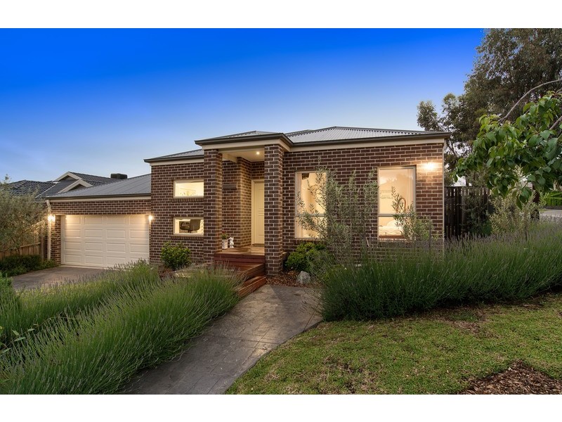 37 Larbert Road, Mooroolbark VIC 3138