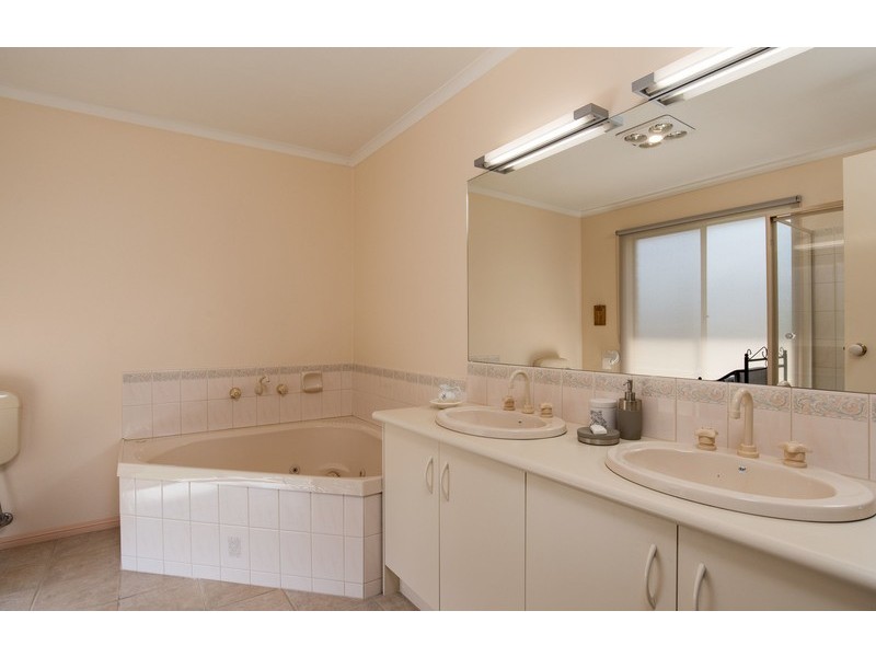 8 Revenue Place, Lilydale VIC 3140