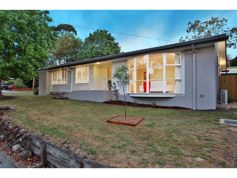 15 Stephen Crescent, Croydon VIC 3136