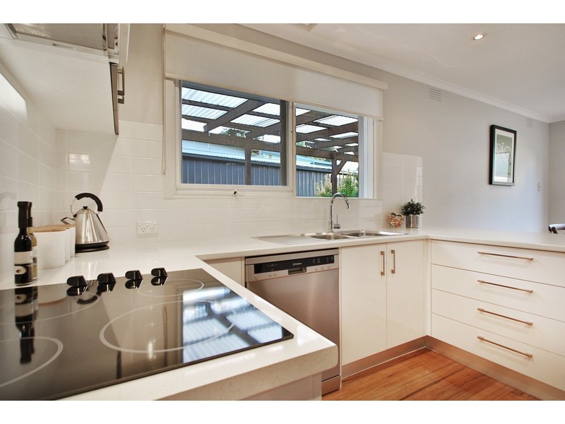 15 Stephen Crescent, Croydon VIC 3136