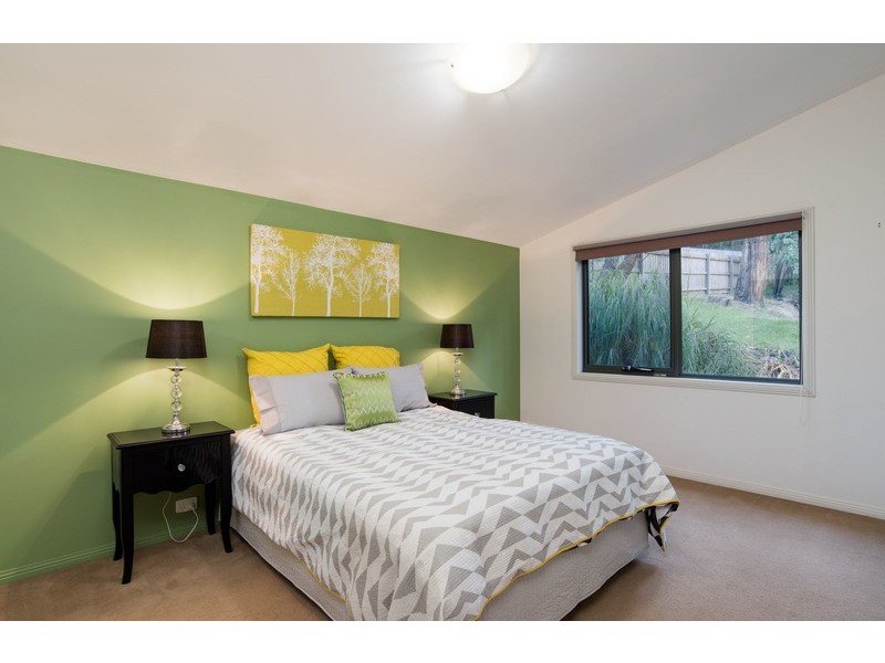 16 Park Road, Montrose VIC 3765