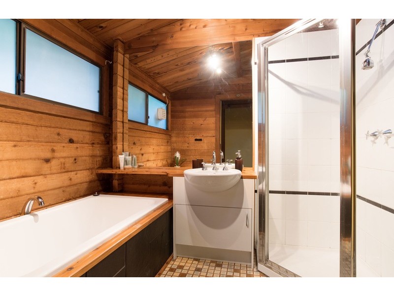 16 Park Road, Montrose VIC 3765