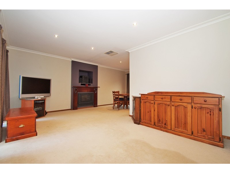15 Birchwood Drive, Mooroolbark VIC 3138