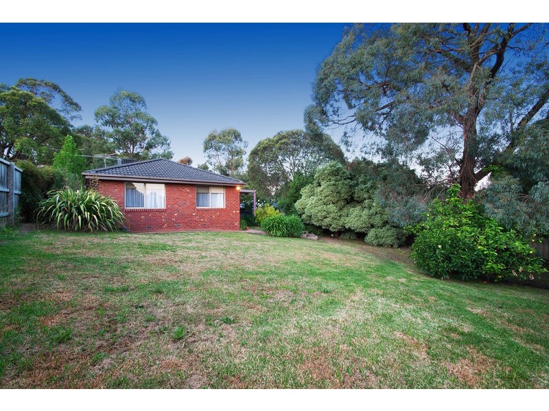 15 Birchwood Drive, Mooroolbark VIC 3138