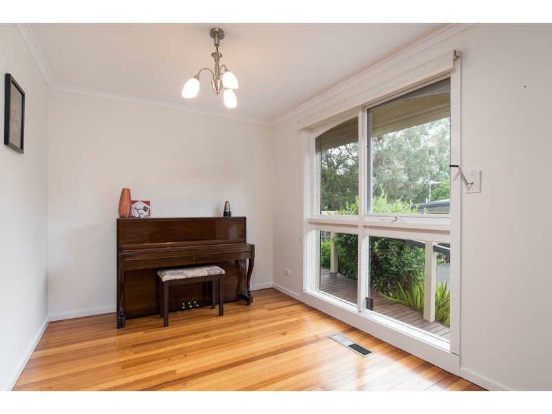 43 Landstrom Quadrant, Kilsyth VIC 3137