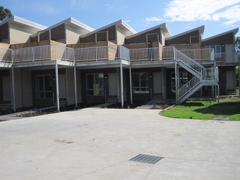 17/8-10 Mount View Parade, Mooroolbark VIC 3138