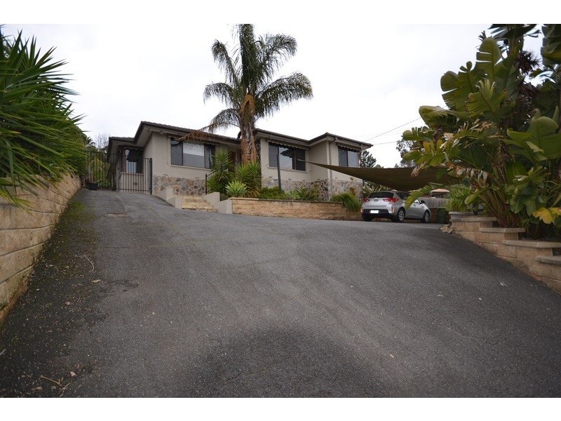 12 Meadowlark Lane, Mooroolbark VIC 3138
