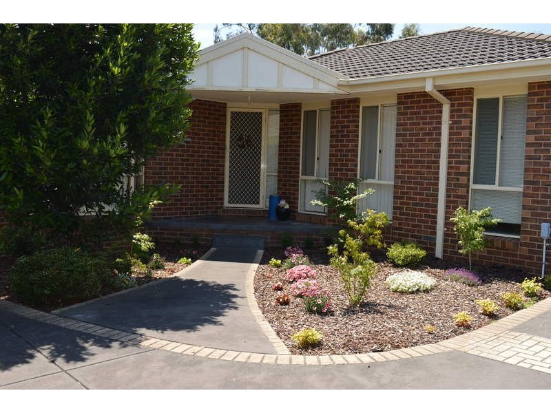 2/59 Dryden Concourse, Mooroolbark VIC 3138