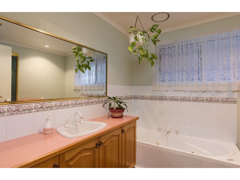 10 Kadina Court, Mooroolbark VIC 3138