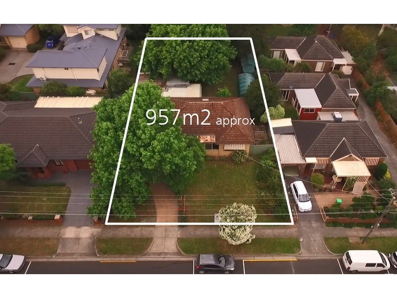 18 Charles Street, Mooroolbark VIC 3138