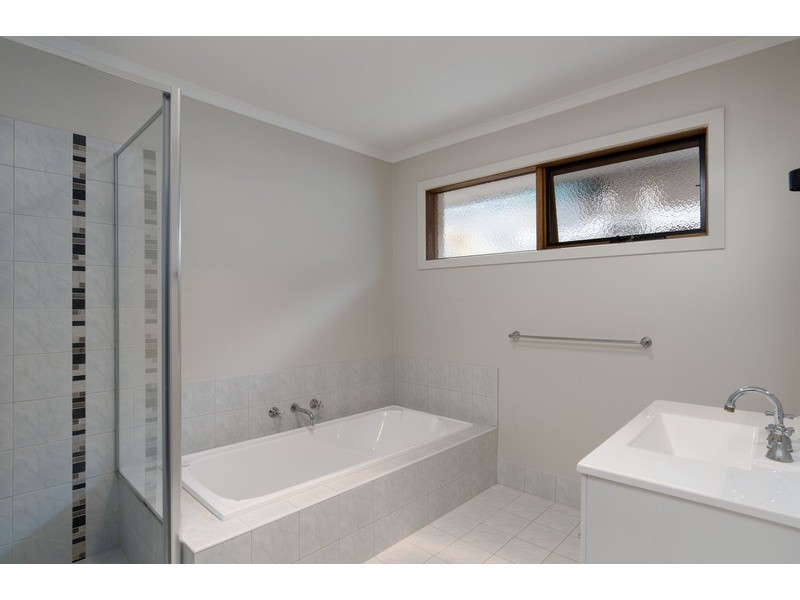 18 Belchester Avenue, Coldstream VIC 3770