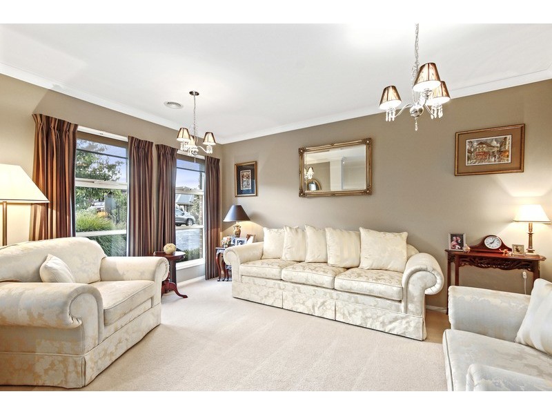 6 Empire Drive, Mooroolbark VIC 3138