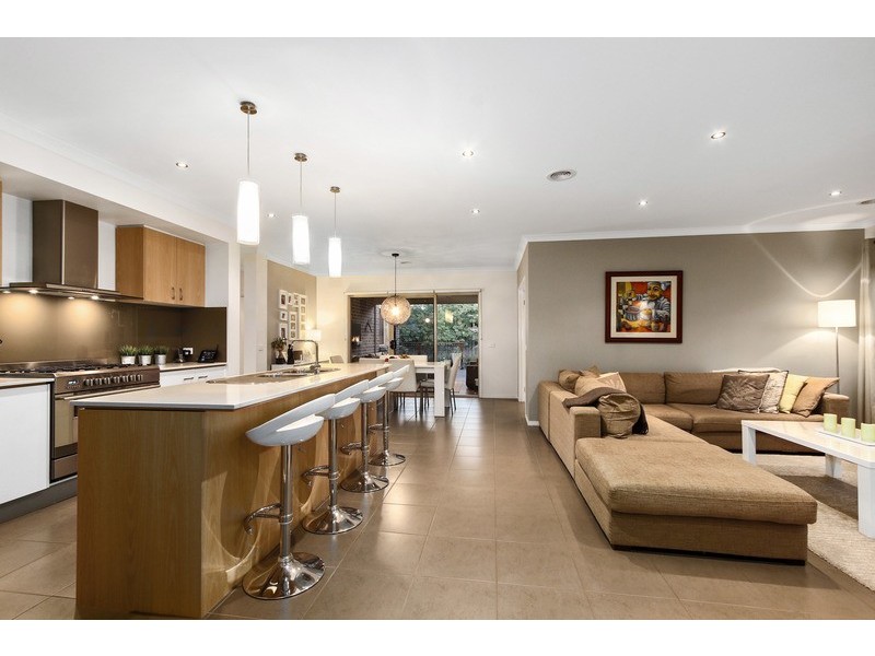 6 Empire Drive, Mooroolbark VIC 3138