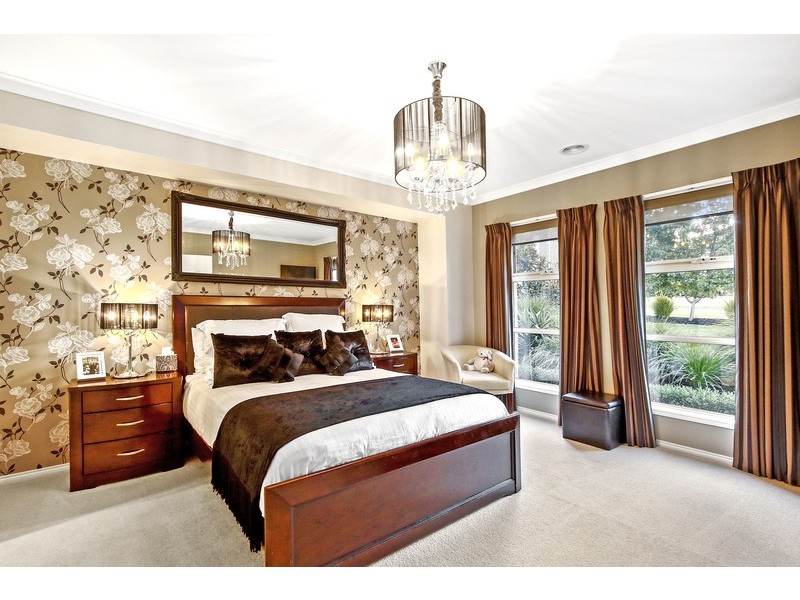 6 Empire Drive, Mooroolbark VIC 3138
