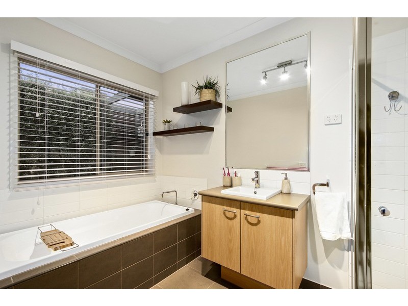6 Empire Drive, Mooroolbark VIC 3138