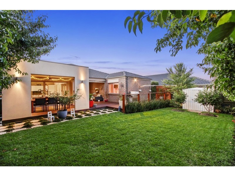 6 Empire Drive, Mooroolbark VIC 3138