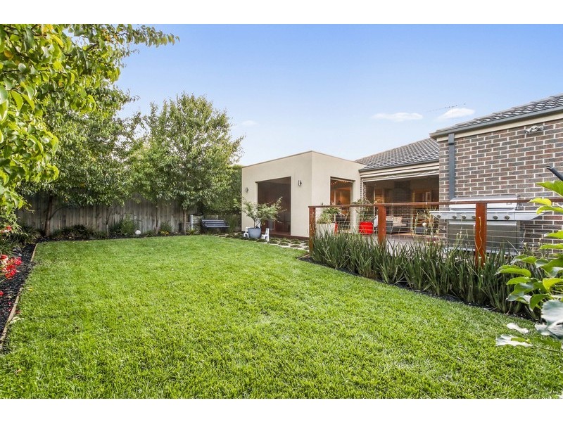 6 Empire Drive, Mooroolbark VIC 3138