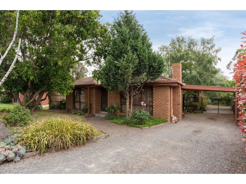 48 Barker Drive, Mooroolbark VIC 3138