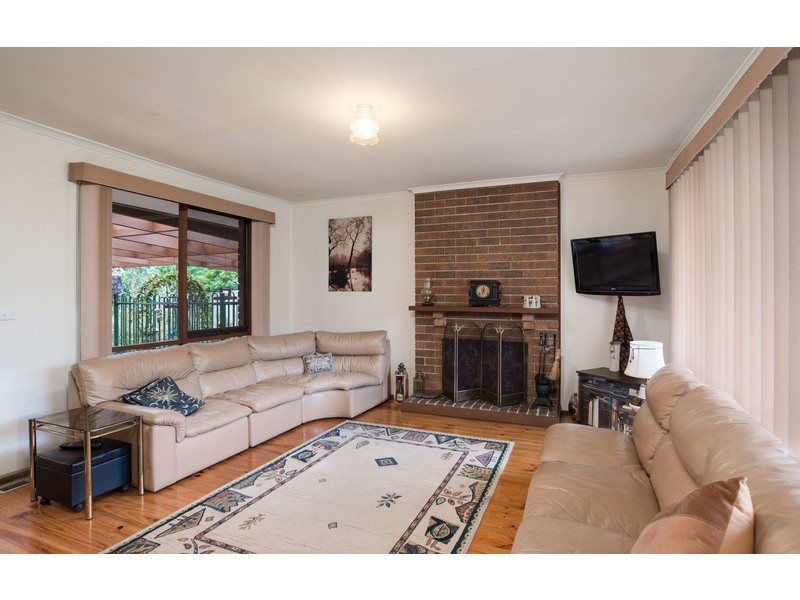 48 Barker Drive, Mooroolbark VIC 3138