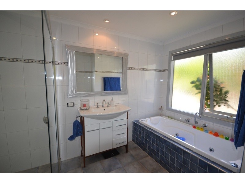 15 Edward Road, Chirnside Park VIC 3116
