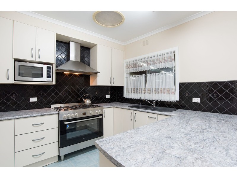 17 Shelley Avenue, Kilsyth VIC 3137