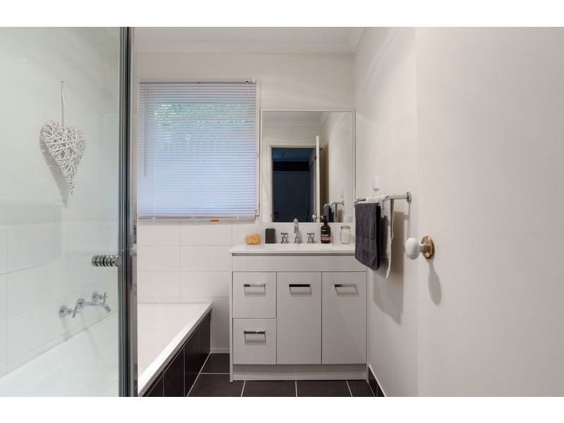 18 Highview Drive, Mooroolbark VIC 3138