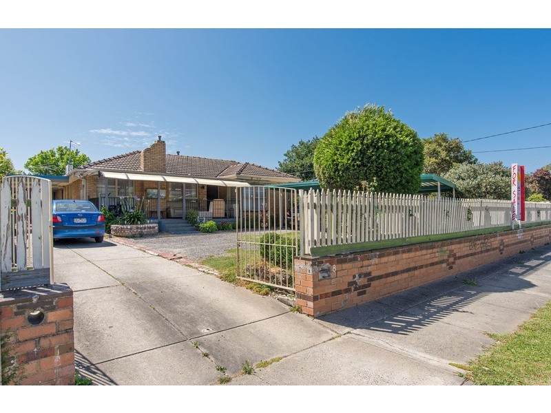 8 Esther Crescent, Mooroolbark VIC 3138