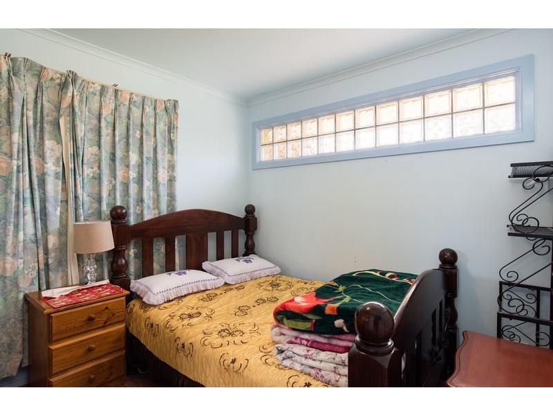 8 Esther Crescent, Mooroolbark VIC 3138