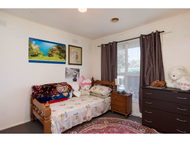 8 Esther Crescent, Mooroolbark VIC 3138