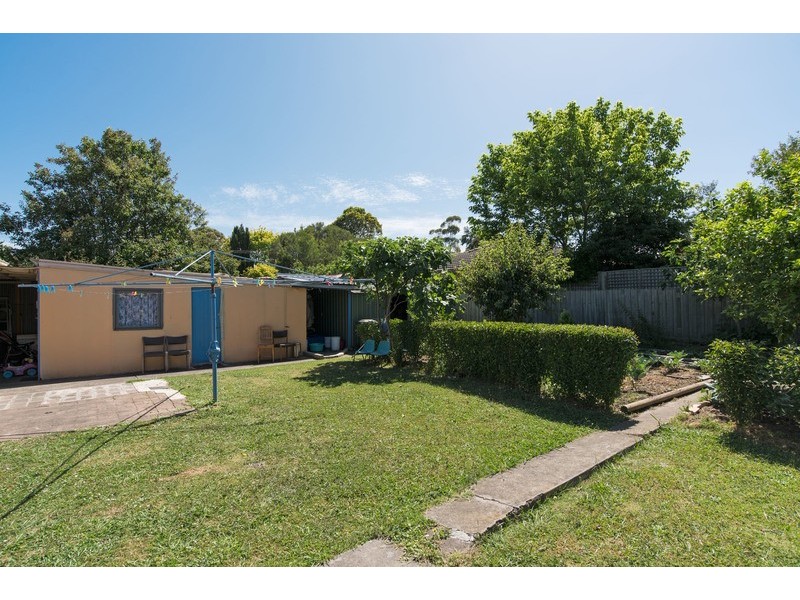 8 Esther Crescent, Mooroolbark VIC 3138