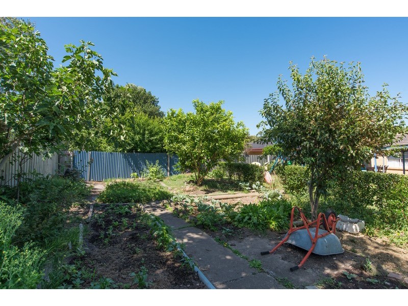 8 Esther Crescent, Mooroolbark VIC 3138