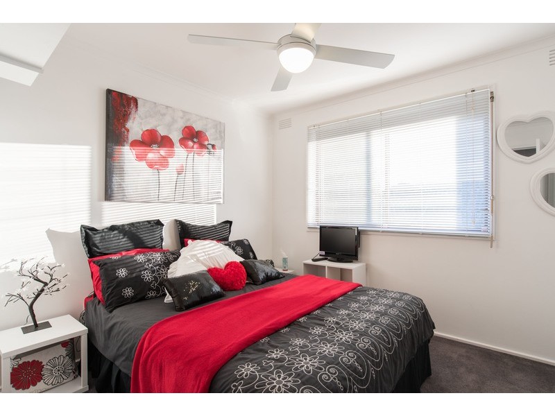 11 Parry Drive, Mooroolbark VIC 3138