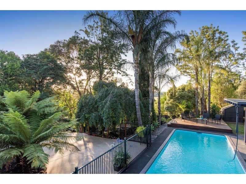 11 Parry Drive, Mooroolbark VIC 3138