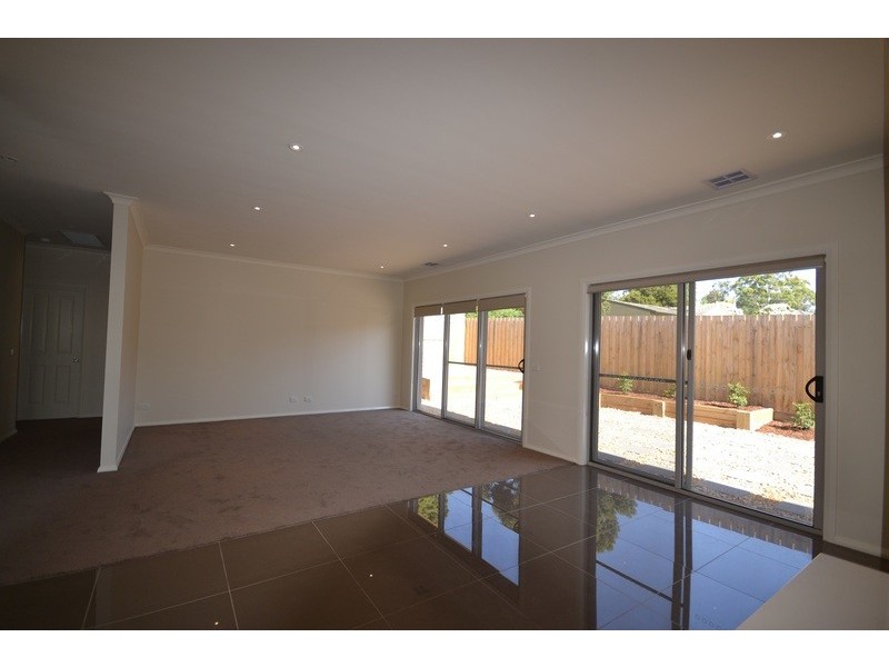 77A Mount View Parade, Croydon VIC 3136