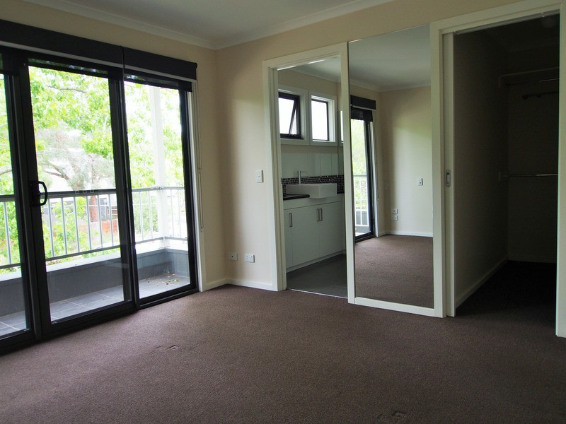 1/15 Ross Road, Croydon VIC 3136