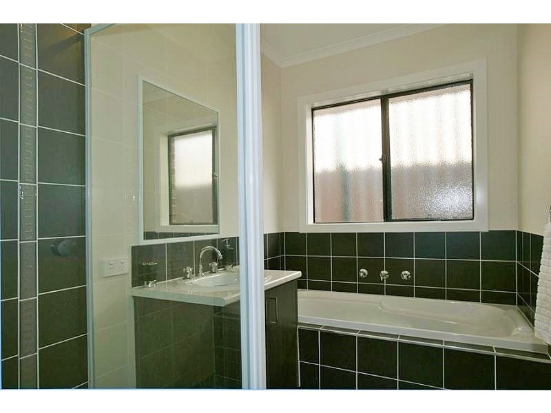 42 Hedwig Drive, Mooroolbark VIC 3138