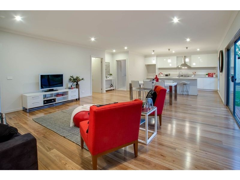 77a Diane Crescent, Croydon VIC 3136